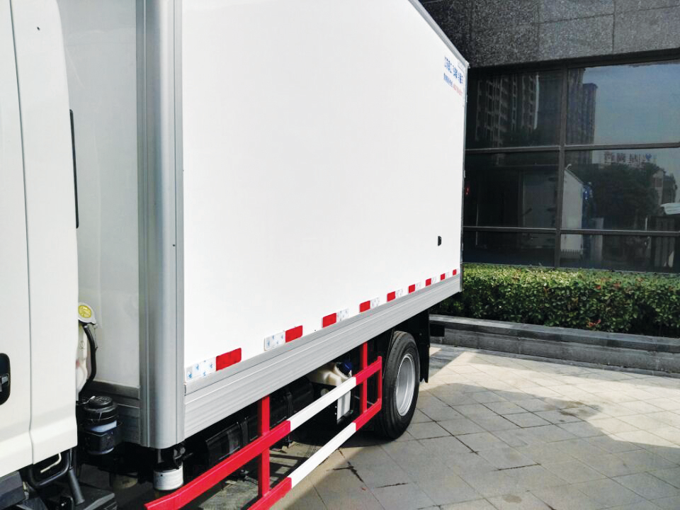 冷藏車熱壓制版機(jī)展示圖.png 冷藏車熱壓制版機(jī)展示圖.png